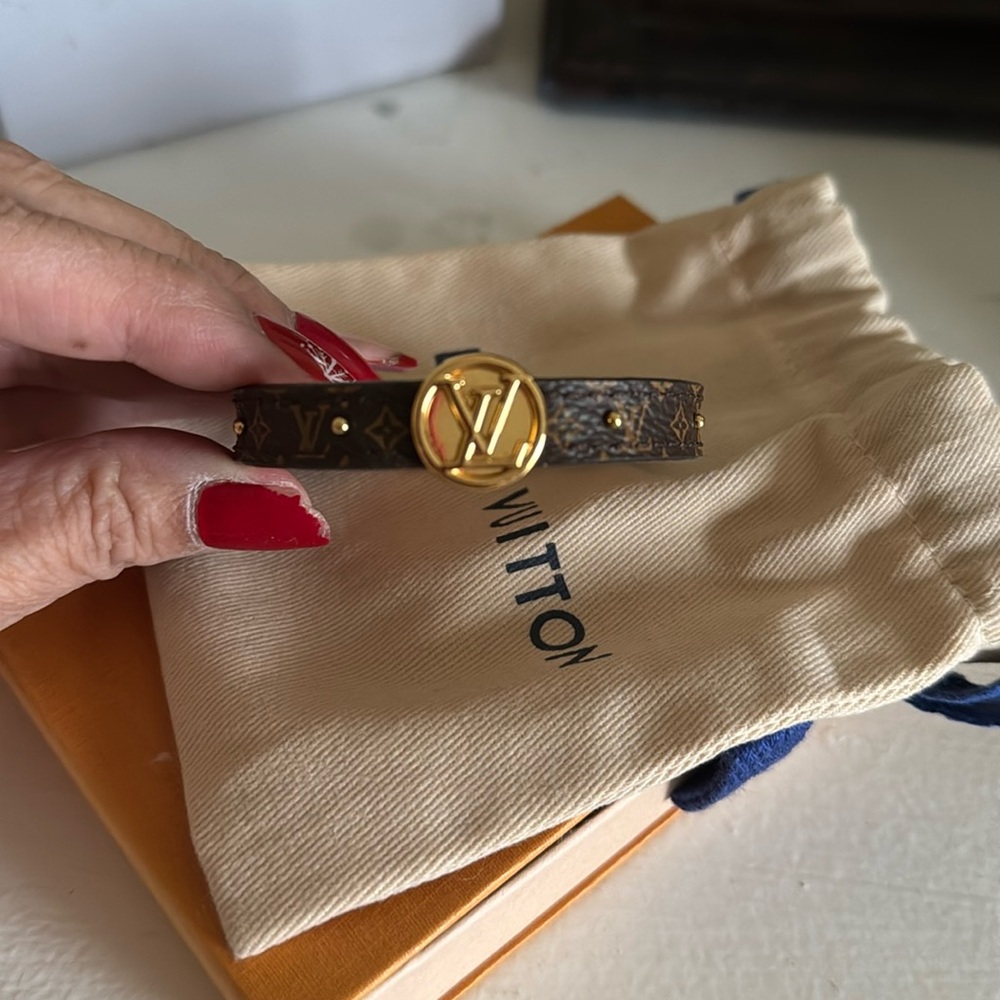 Authentic Louis Vuitton reversible leather monogram bracelet.Purchased in Paris - Picture 1 of 6